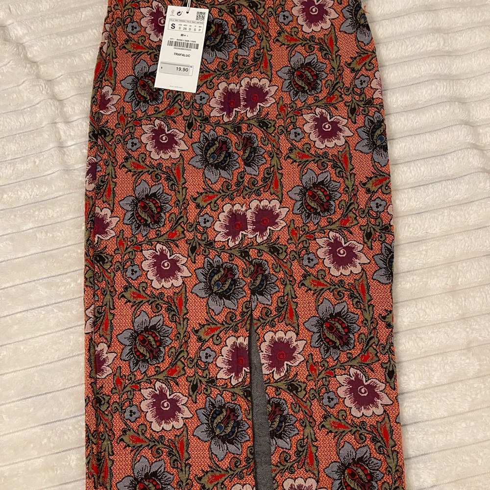 ZARA 1 top with 3 skirts to MIX N MATCH - Picture 2 of 6